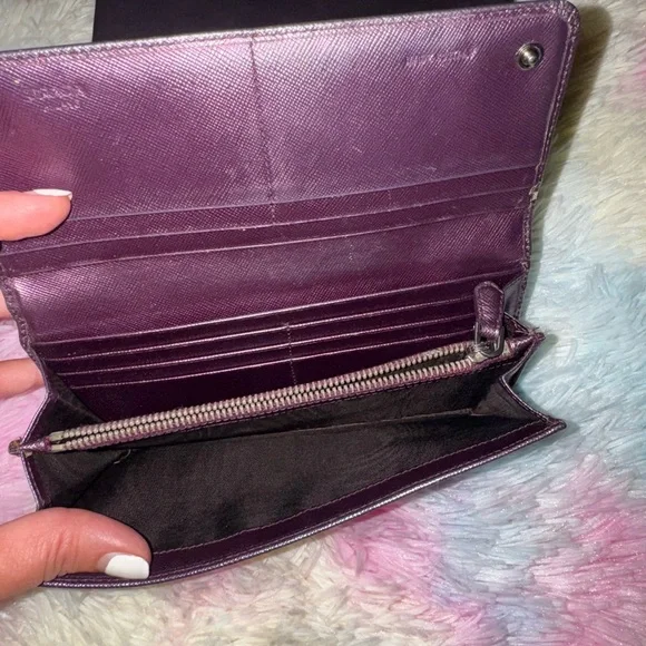 Price drop๐ฃPRADA metallic purple wallet Saffiano leather rare BOX INCLUDED!๐ - Picture 4 of 12
